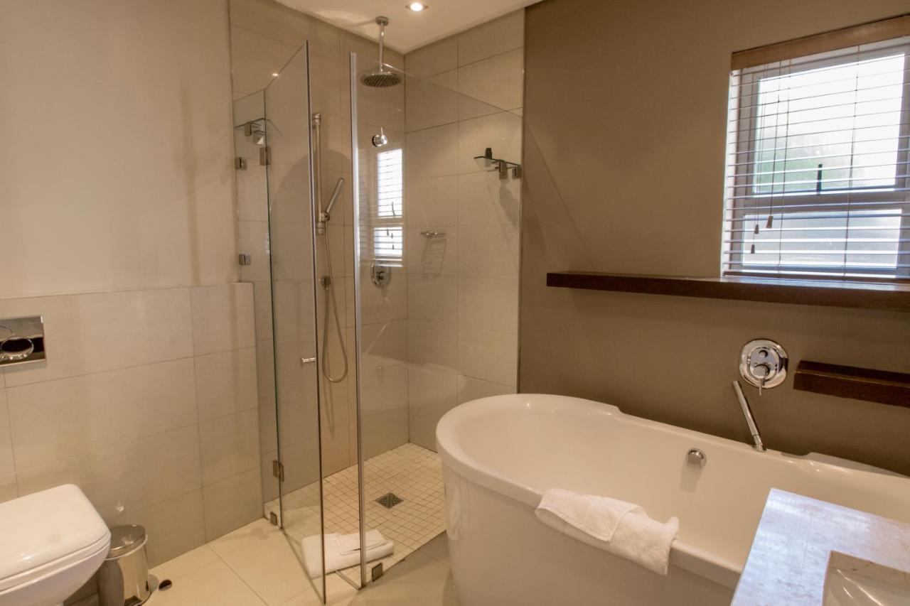 Camps Bay One Bedroom Apartment - The Crystal ケープタウン エクステリア 写真